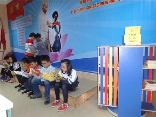 Tủ sách thân thiện nơi phát triển văn hóa đọc cho các em Đội viên, Nhi đồng.
